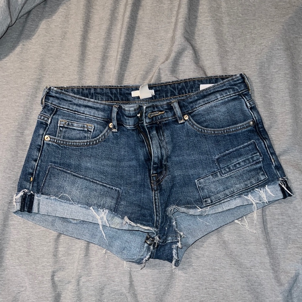 Denim shorts size 6. Short shorts